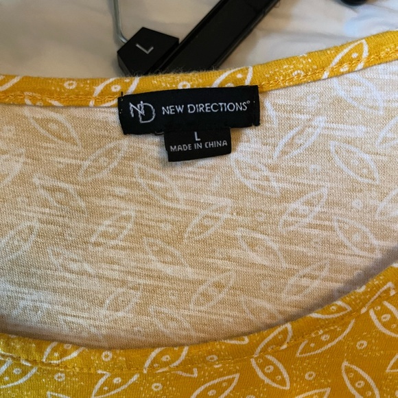 Yellow patterned top, ruffle sleeves, New Directions, size large. - Picture 2 of 2